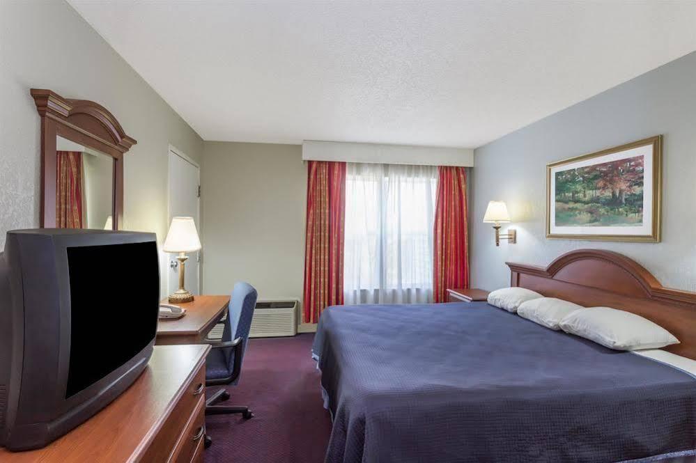 Baymont By Wyndham Lake Park Valdosta I75 Экстерьер фото